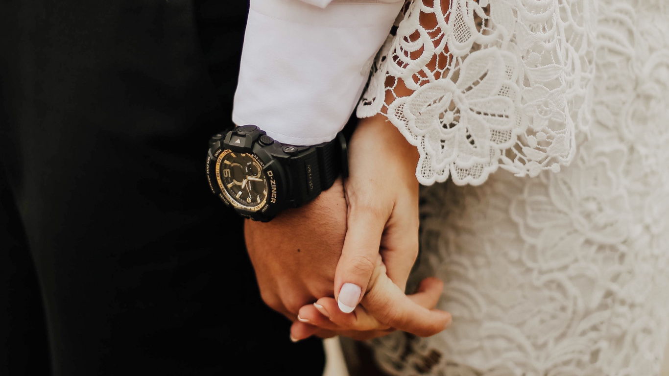 Обои роман, пара, белые, кружево, фэшн в разрешении 1366x768