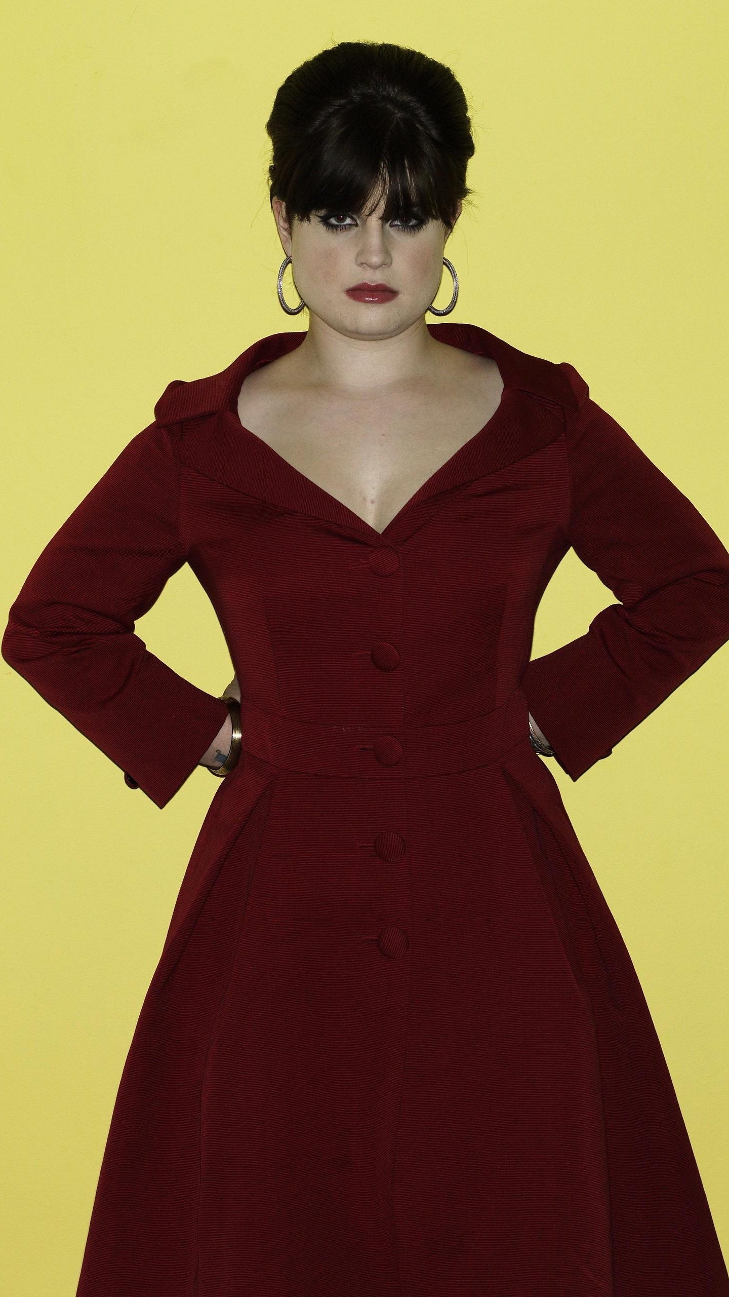 Обои манекенщица, фэшн, верхняя одежда, рукав, пальто в разрешении 1440x2560