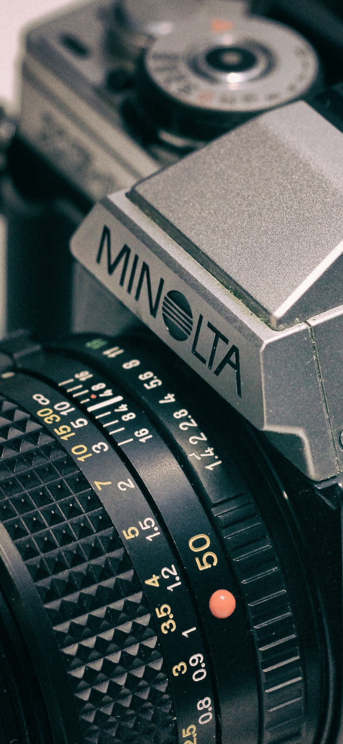 Обои камера, цифровые зеркальные, объектив камеры, компания Minolta, аксессуары для камеры в разрешении 1125x2436