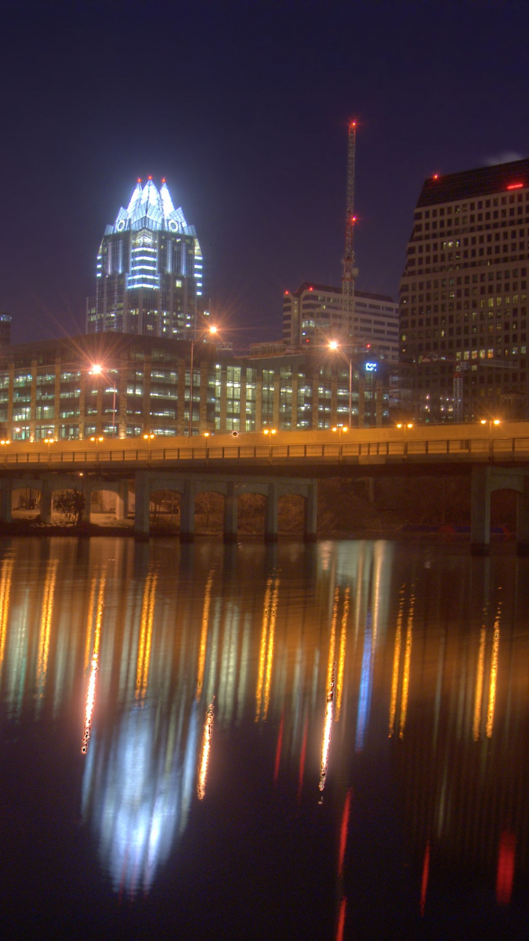 Обои городской пейзаж, ночь, город, отражение, линия горизонта в разрешении 1080x1920