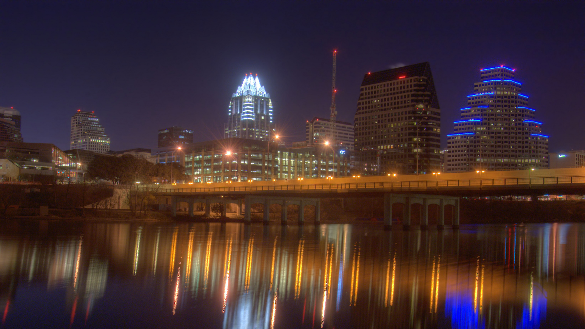 Обои городской пейзаж, ночь, город, отражение, линия горизонта в разрешении 1920x1080
