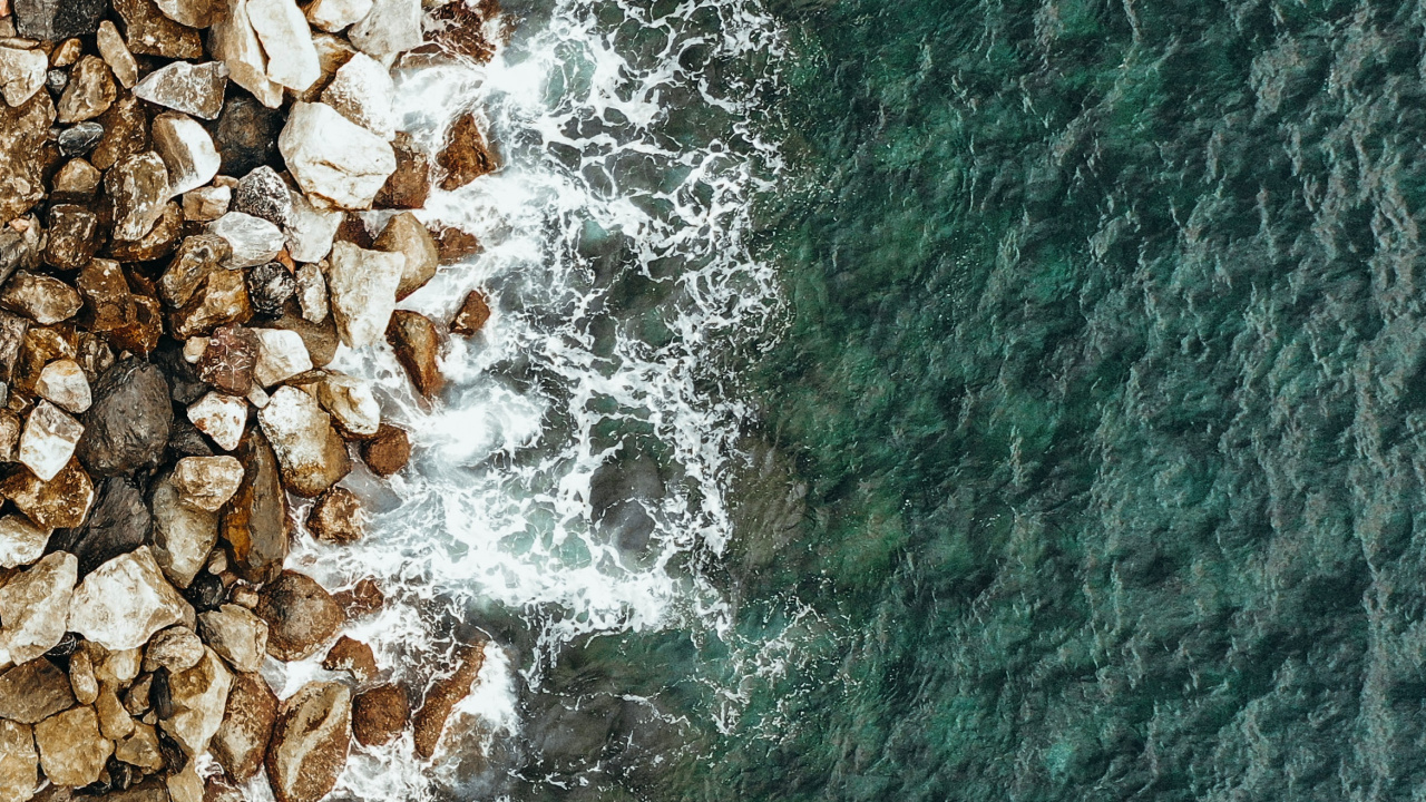 Обои обрыв, природный ландшафт, море, гидроресурсы, волна в разрешении 1280x720