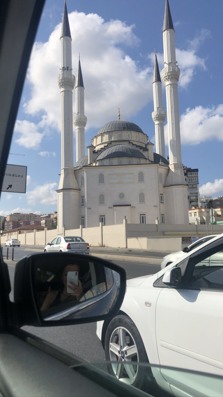 Обои Король, компактный автомобиль, автомобиль среднего размера, семейный автомобиль, двери автомобиля в разрешении 750x1334