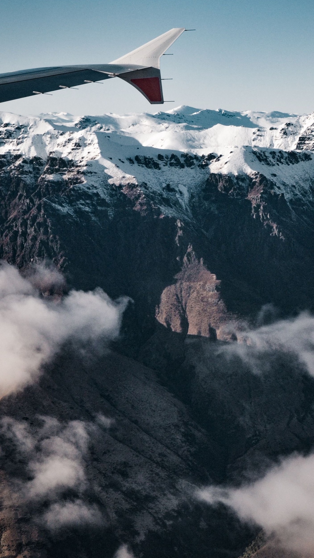 Обои самолет, полет, самолеты, гора, природа в разрешении 1080x1920