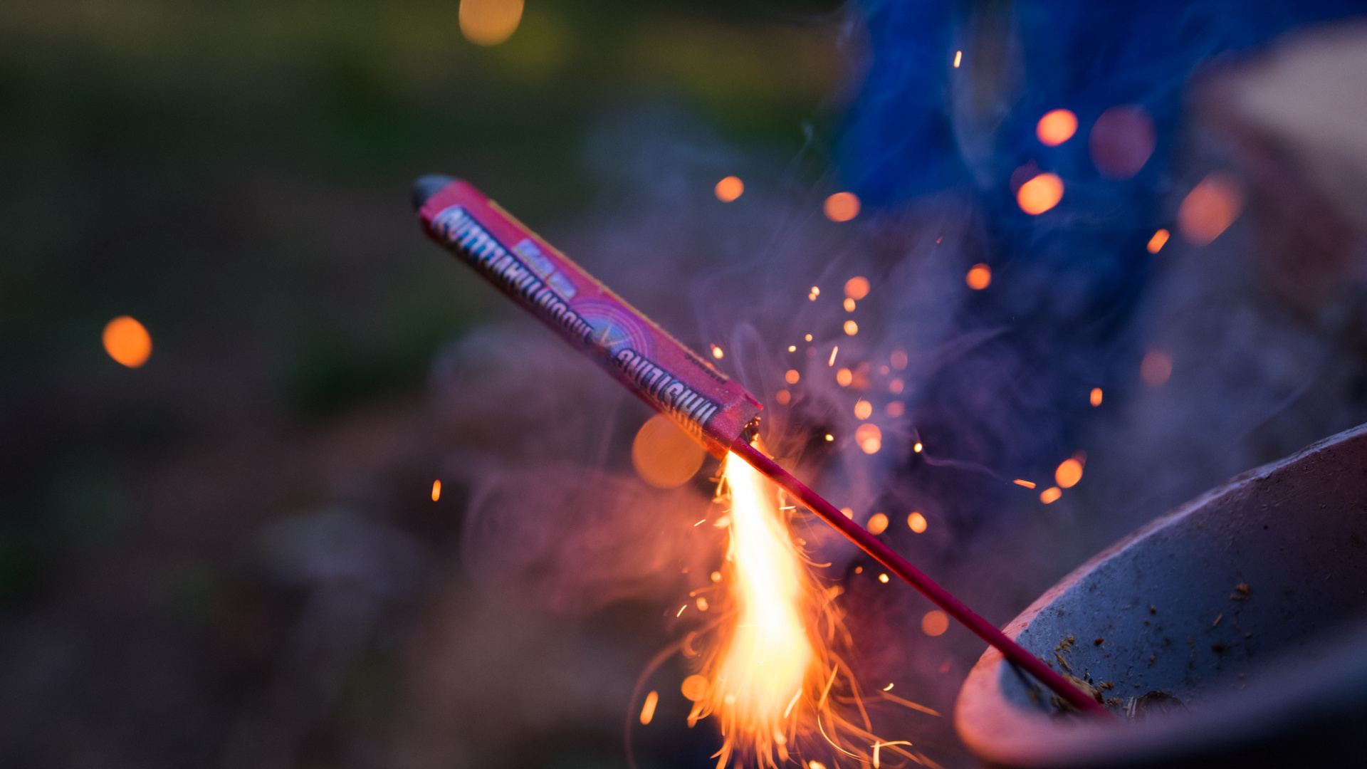 Обои фейерверк, салют, бенгальский огонь, дивали, ночь в разрешении 1920x1080