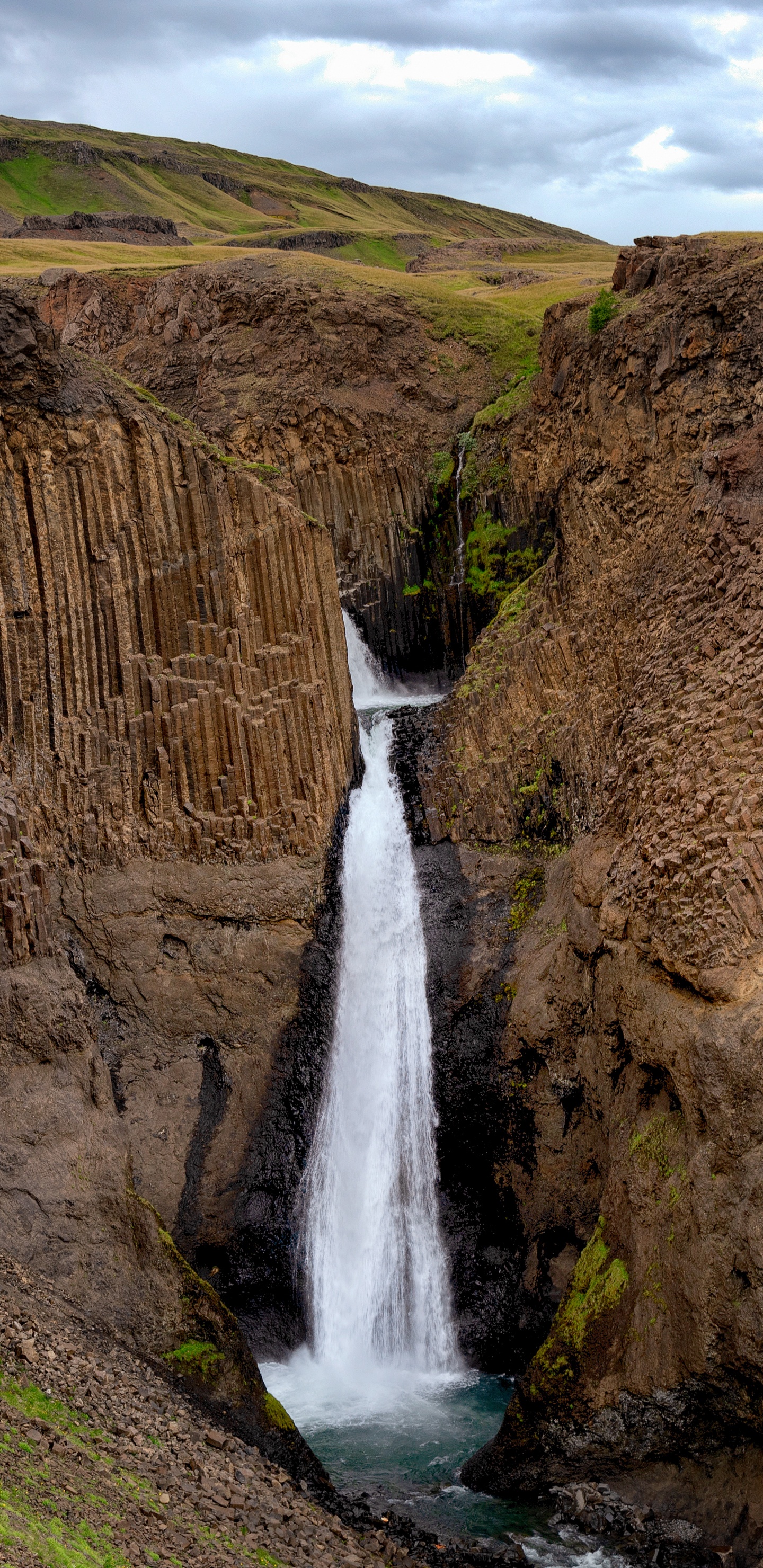 Обои водопад, водоем, вода, гидроресурсы, природа в разрешении 1440x2960