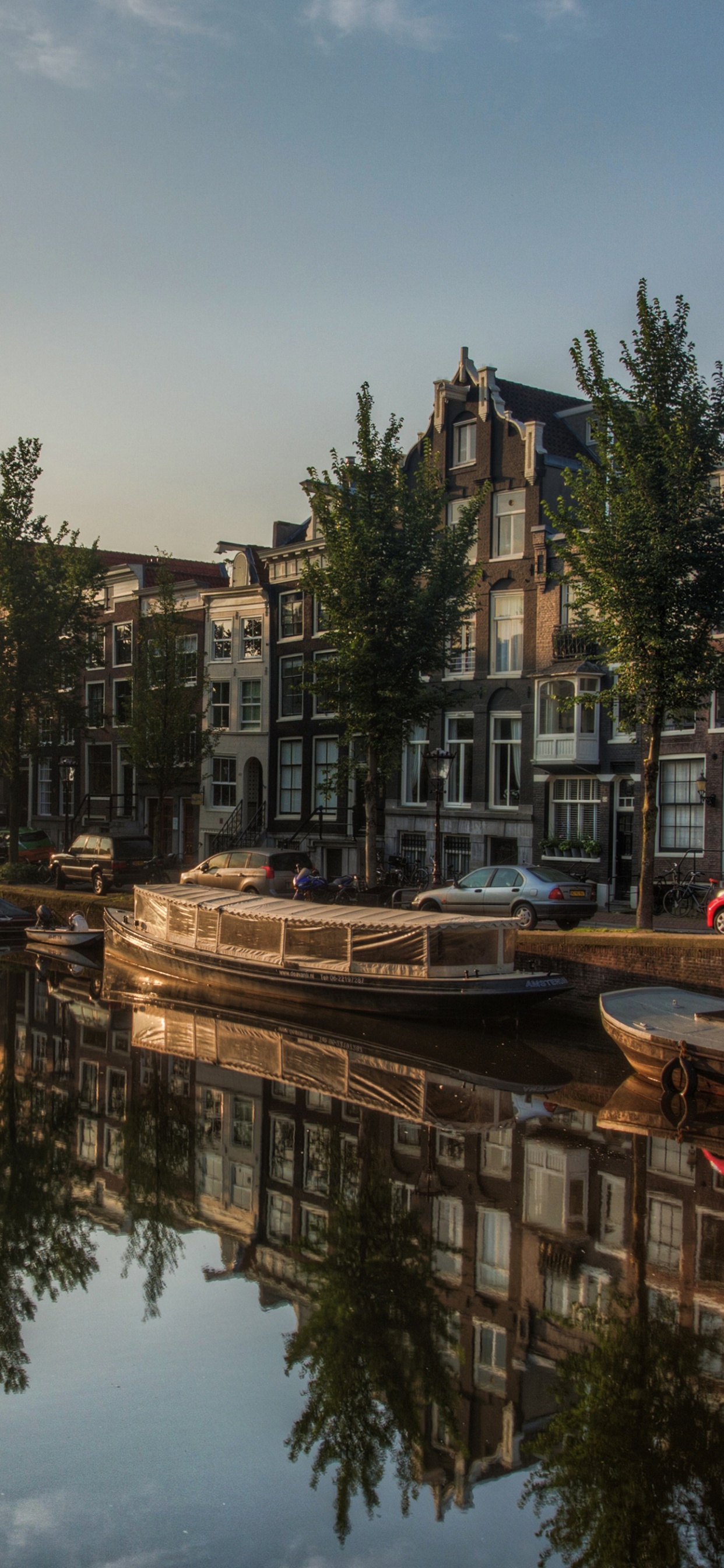 Обои Амстердам, водный путь, канал, отражение, вода в разрешении 1242x2688