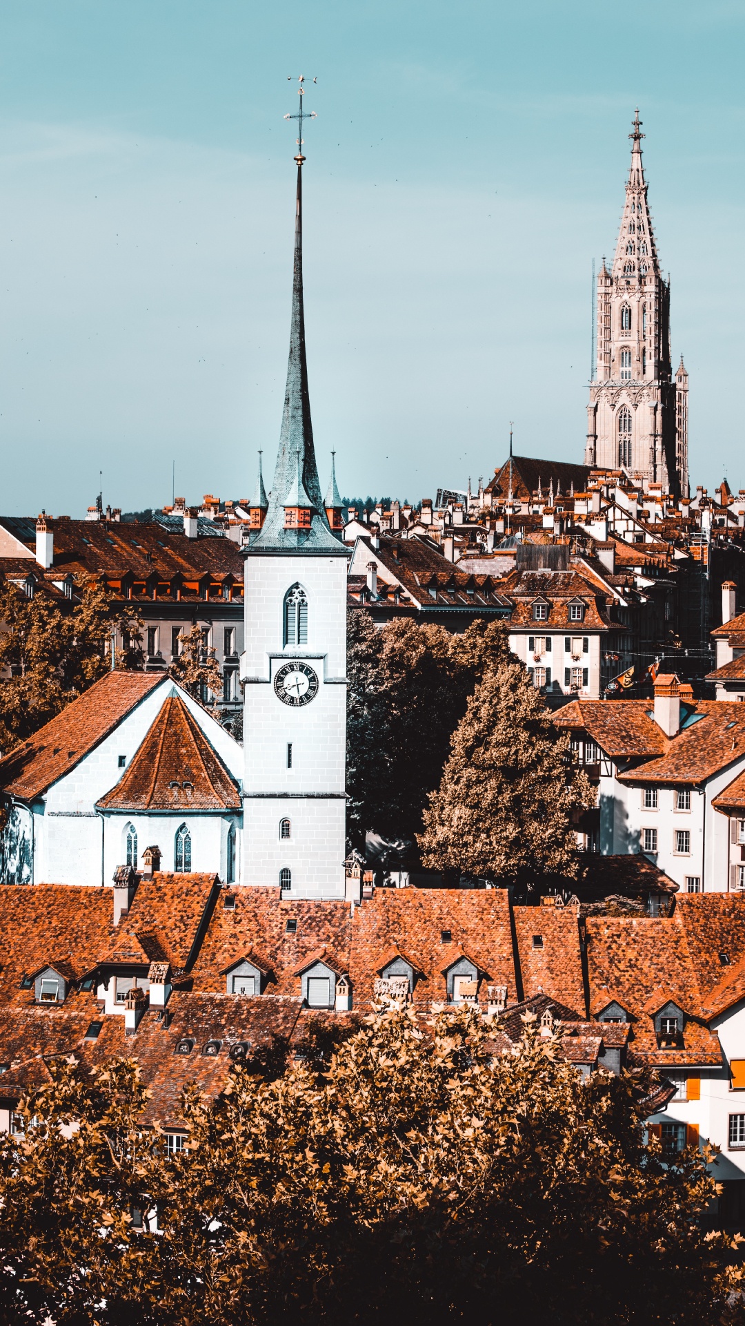 Обои ориентир, здание, шпиль, городской район, соседство в разрешении 1080x1920