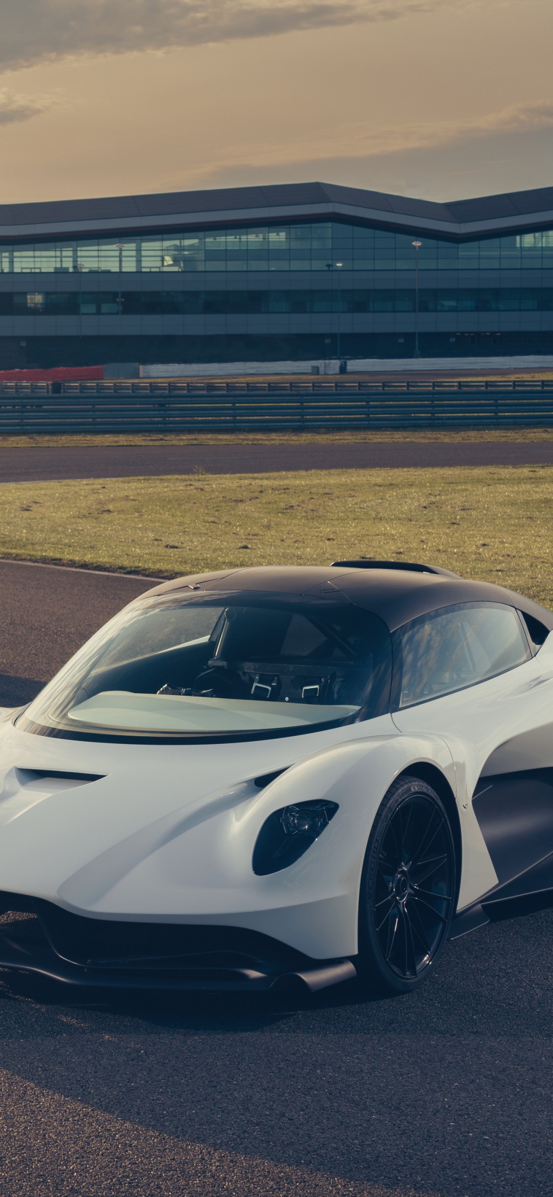 Обои Астон мартин v6, Астон Мартин, Валькирия Астон Мартин, легковые автомобили, спорткар в разрешении 1125x2436