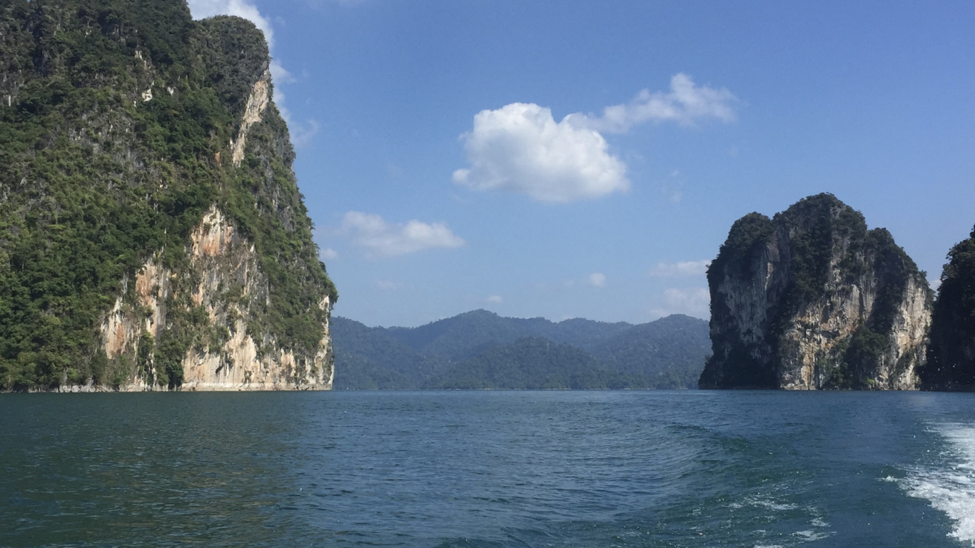 Обои побережье, вода, природный ландшафт, рок, мыс в разрешении 1366x768