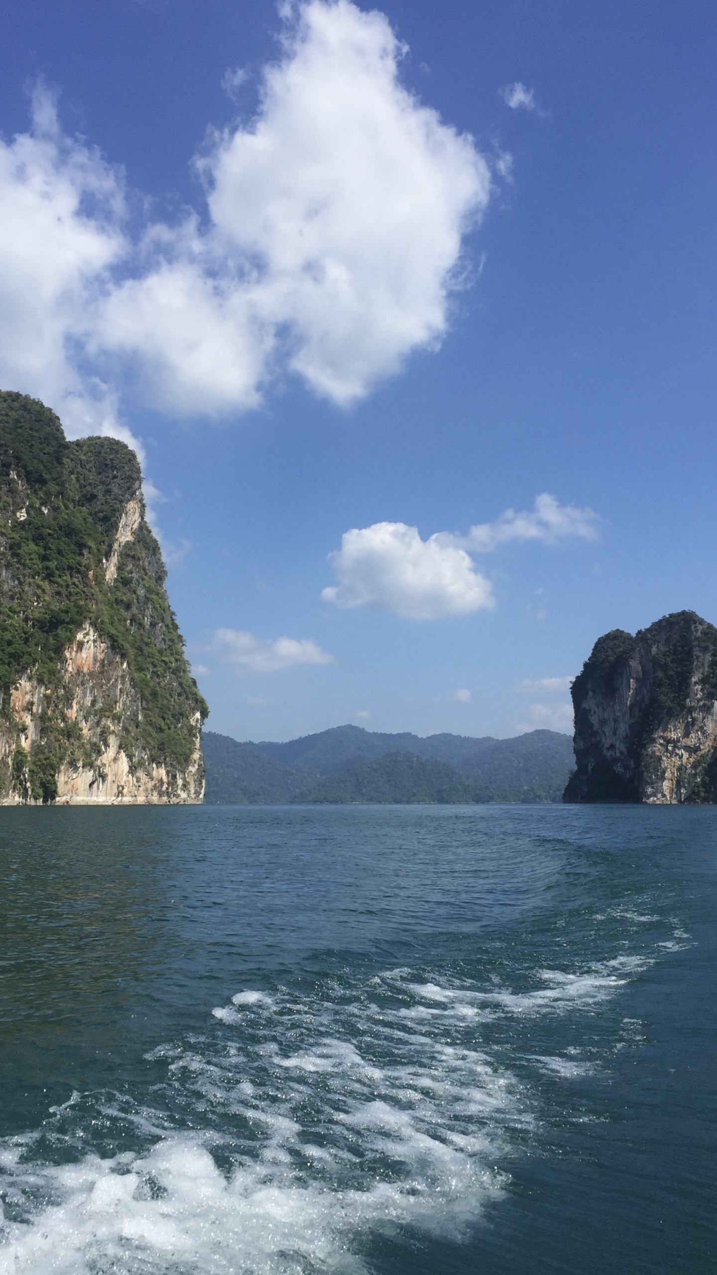 Обои побережье, вода, природный ландшафт, рок, мыс в разрешении 1440x2560