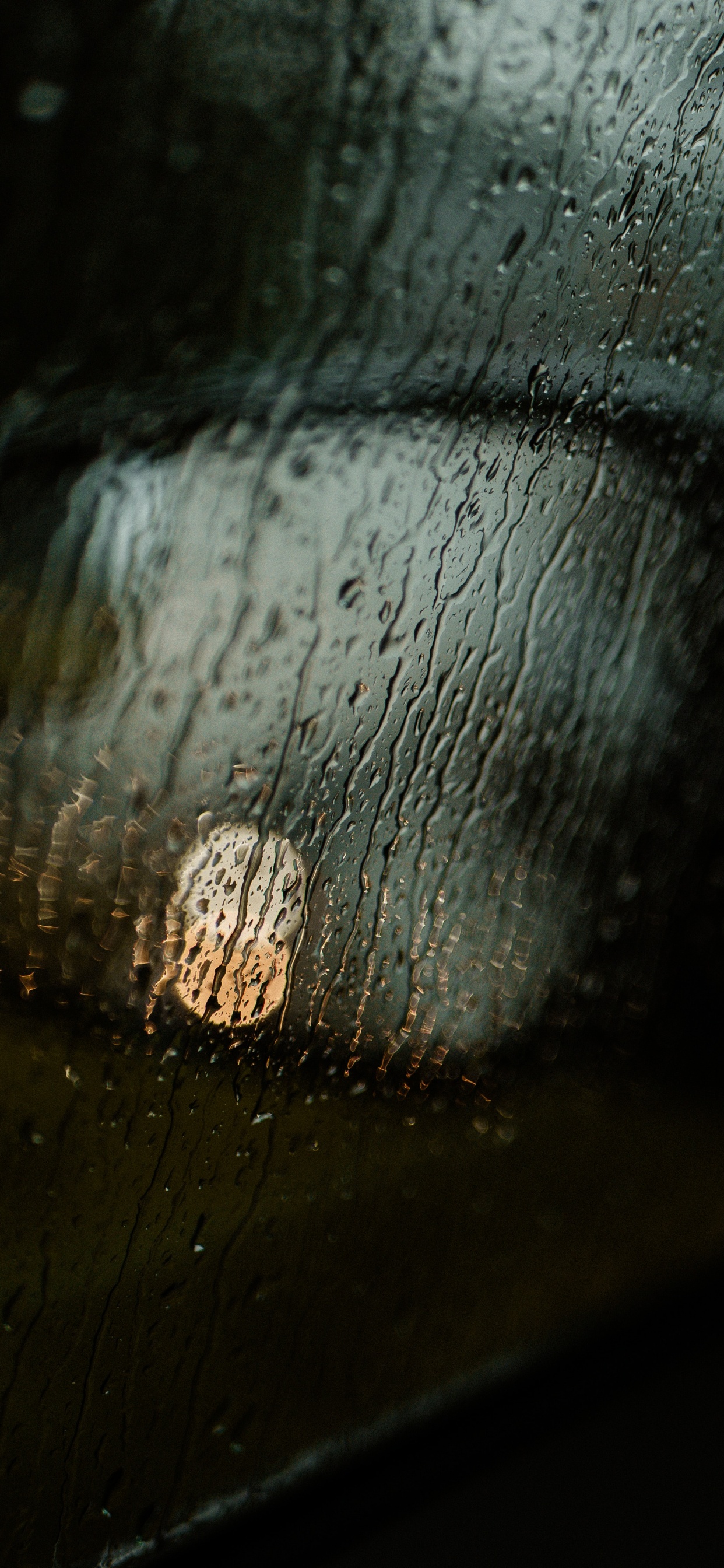 Обои древесина, темнота, крупный план, полутона и оттенки, вода в разрешении 1242x2688