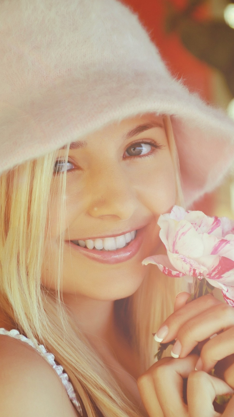 Обои красота, блондин, розовый, ютуб, музыка в разрешении 750x1334