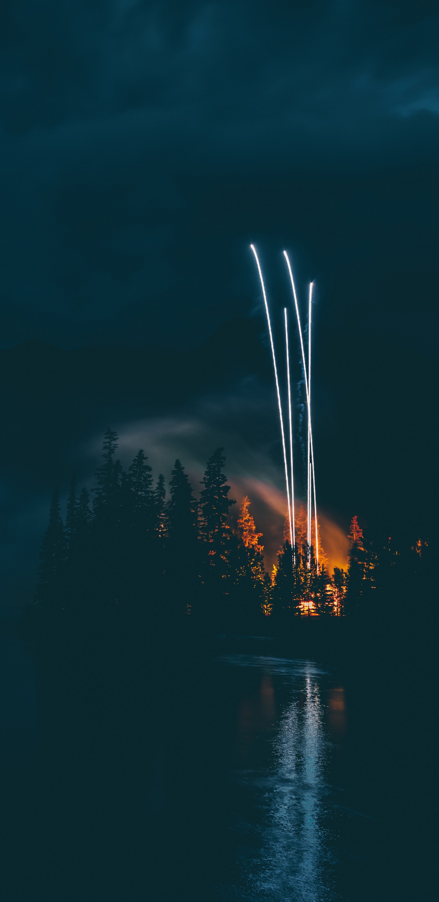 Обои вода, синий, бирюза, темнота, электрик в разрешении 1440x2960