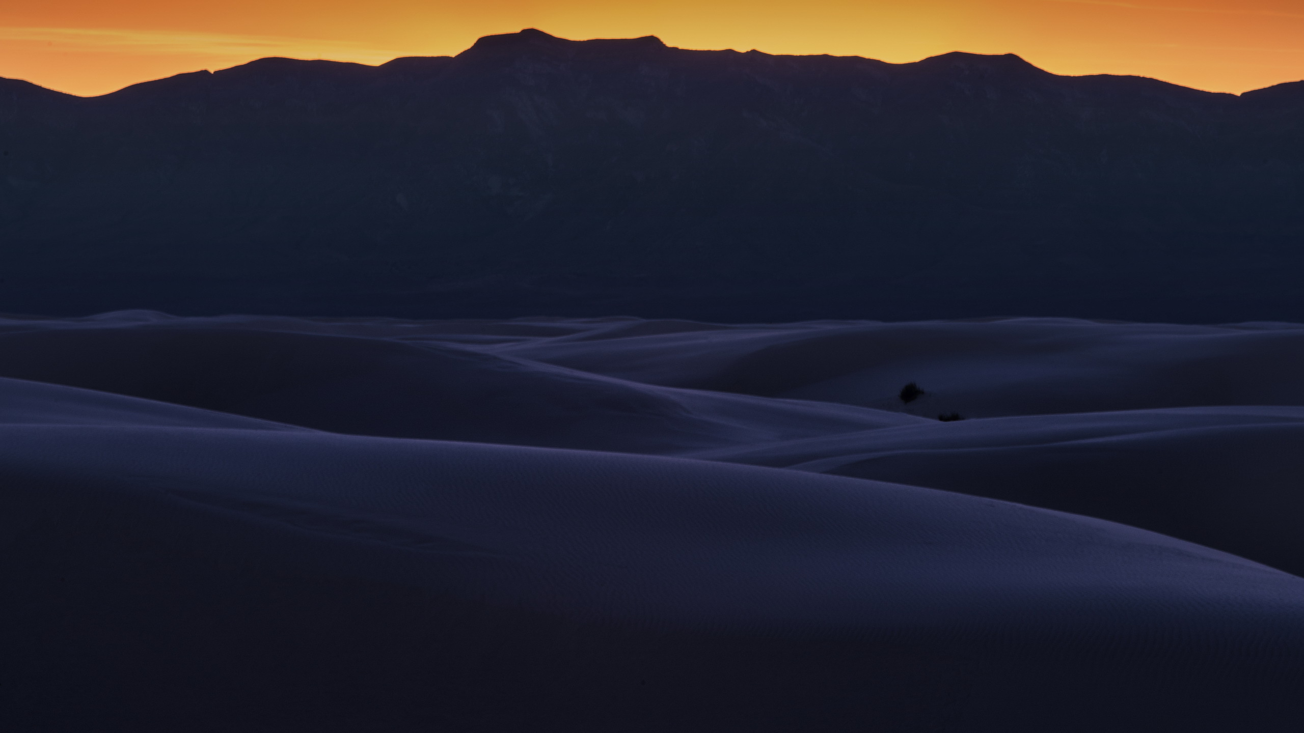 Обои горизонт, холм, сумрак, атмосфера, экорегион в разрешении 2560x1440