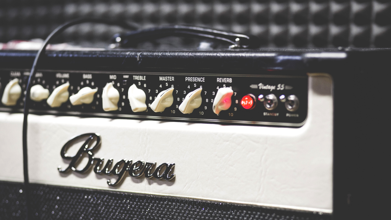 Обои гитарный усилитель, усилитель, гитара, электрогитара, электронный инструмент в разрешении 1366x768