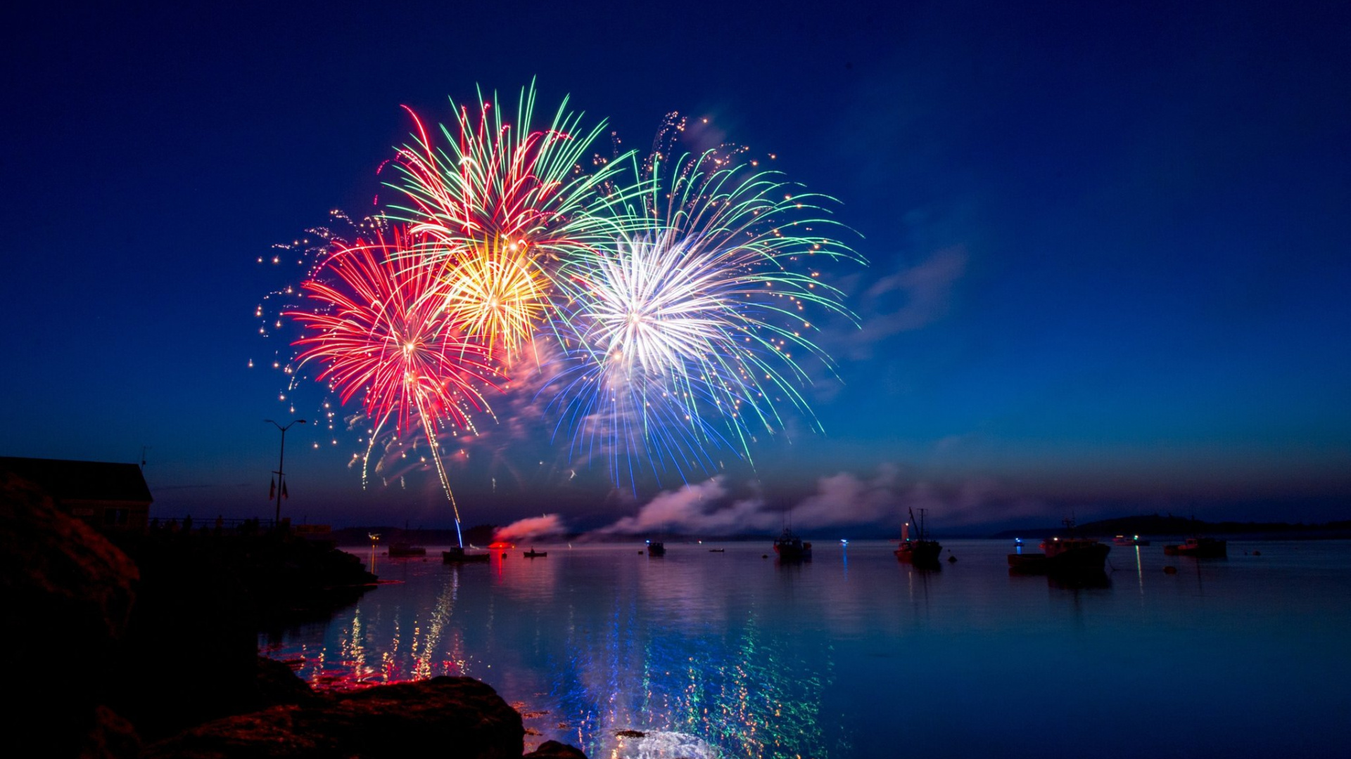 Обои салют, День независимости, отражение, событие, вода в разрешении 1920x1080