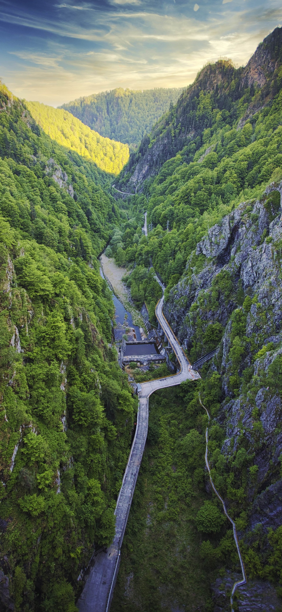 Обои гора, нагорье, фьорд, горный рельеф, Долина в разрешении 1125x2436