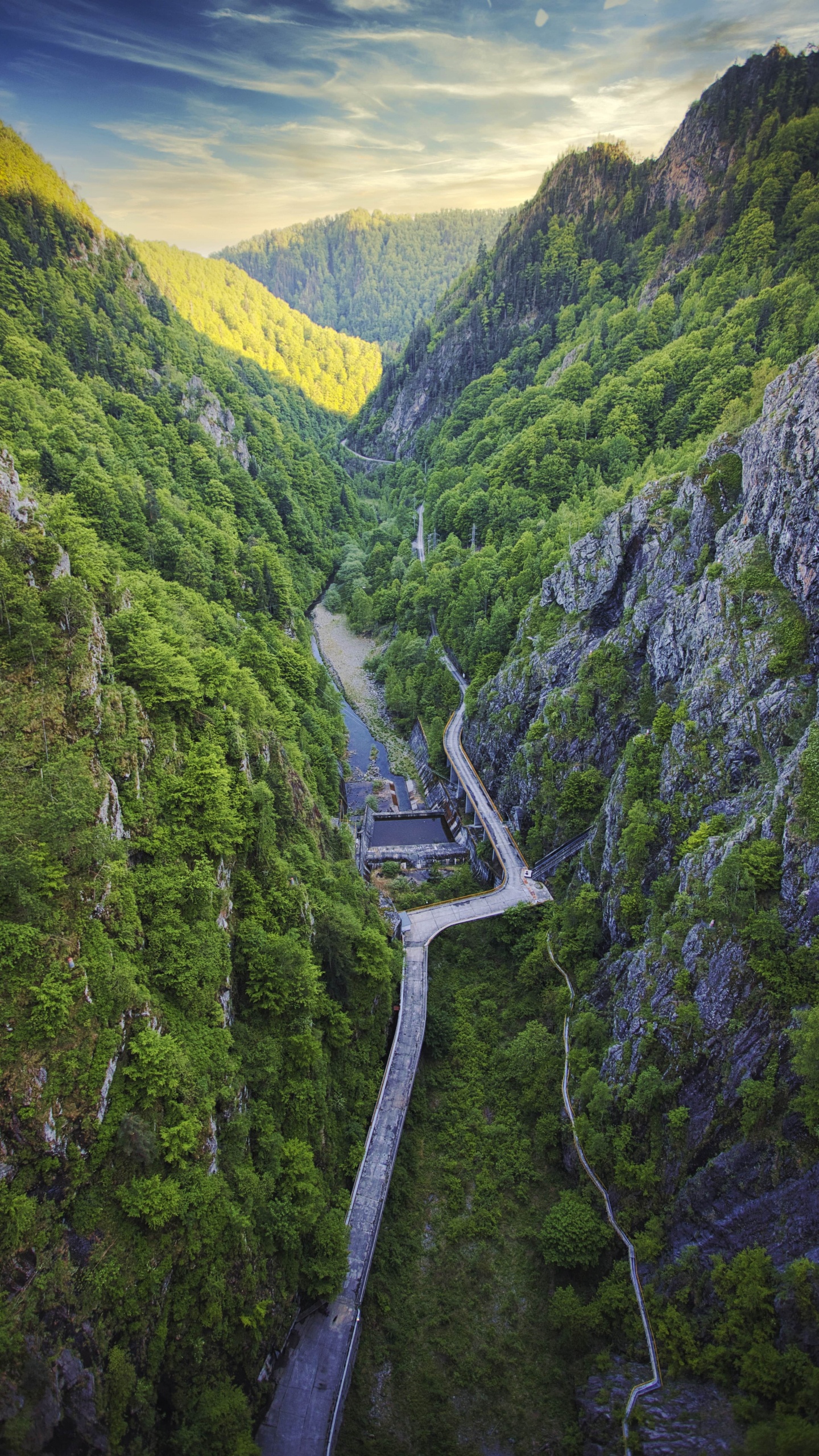 Обои гора, нагорье, фьорд, горный рельеф, Долина в разрешении 1440x2560