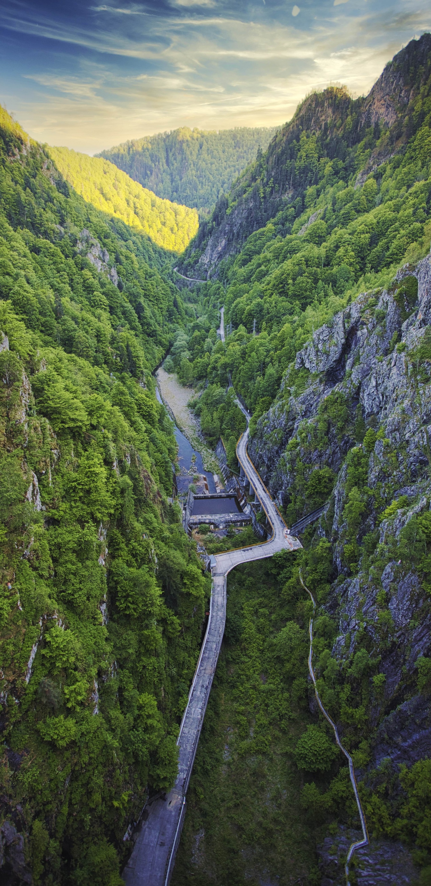 Обои гора, нагорье, фьорд, горный рельеф, Долина в разрешении 1440x2960