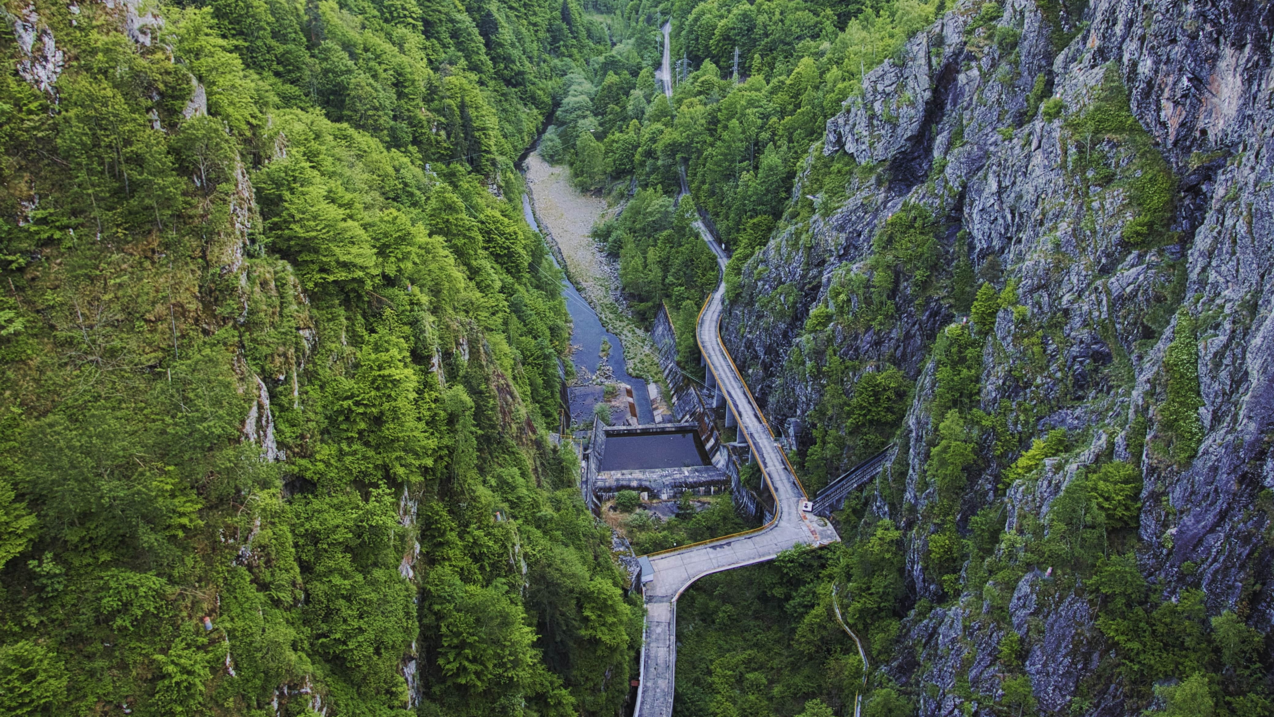 Обои гора, нагорье, фьорд, горный рельеф, Долина в разрешении 2560x1440