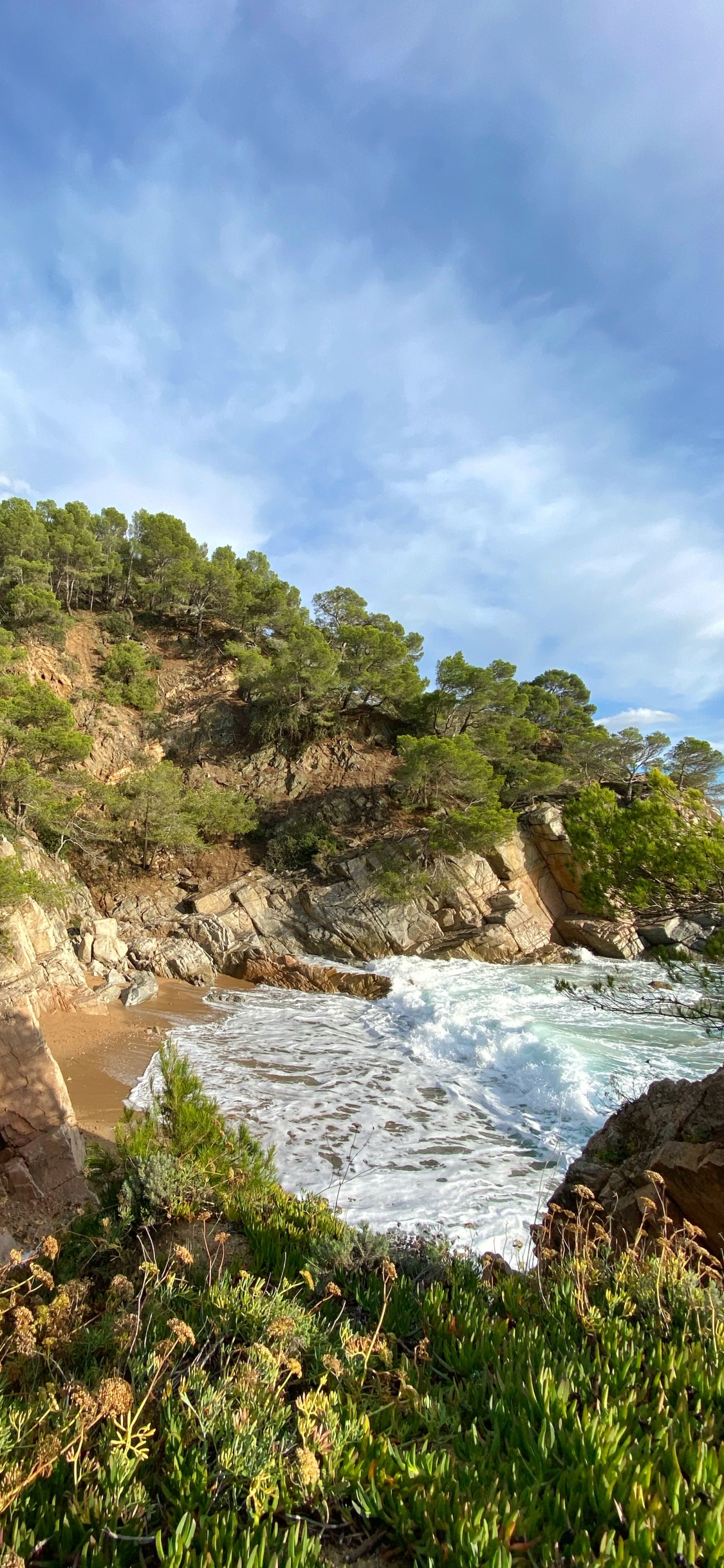 Обои побережье, гидроресурсы, море, мыс, природный ландшафт в разрешении 1125x2436