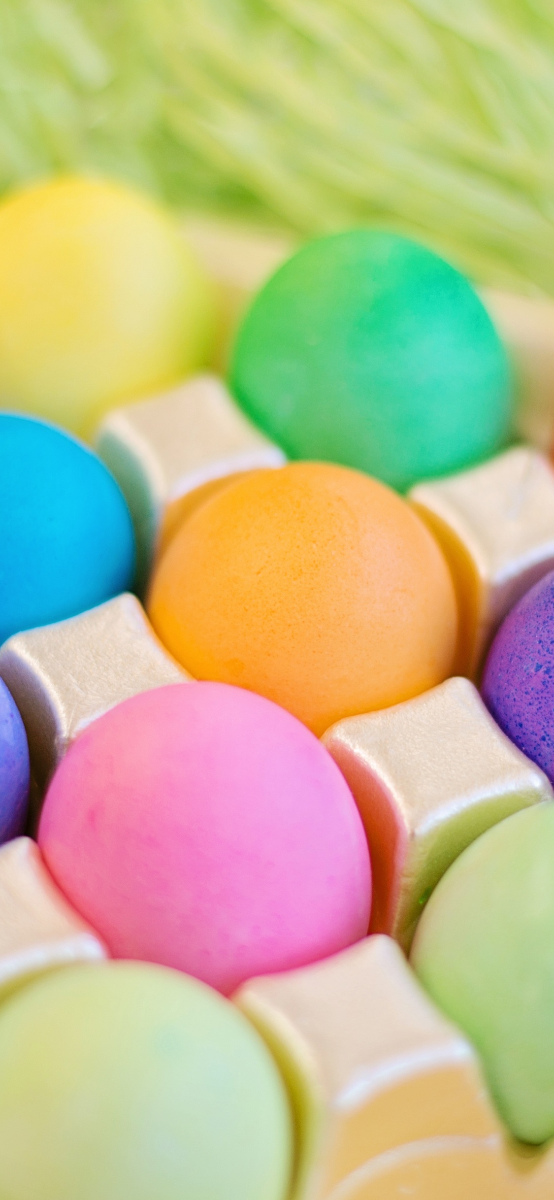 Обои пасхальное яйцо, красочность, пищевой краситель, пасха, сладость в разрешении 1125x2436