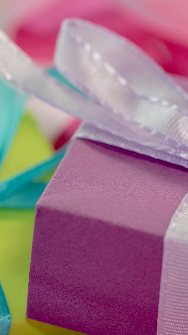 Обои день рождения упакованные подарки, дата рождения, подарок, подарочная упаковка, вечеринка в разрешении 750x1334