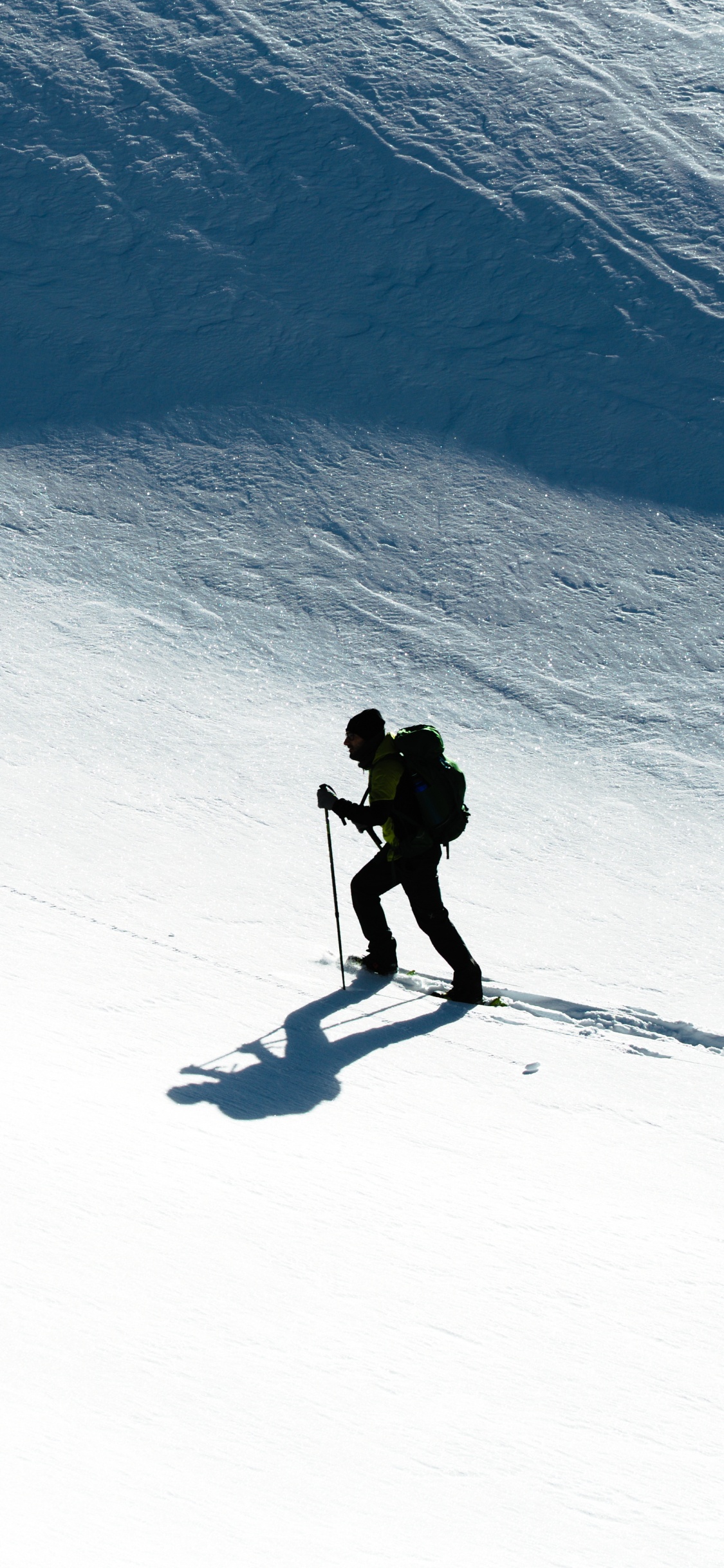 Обои лыжи, снег, отдых, горнолыжный спорт, лыжа в разрешении 1125x2436