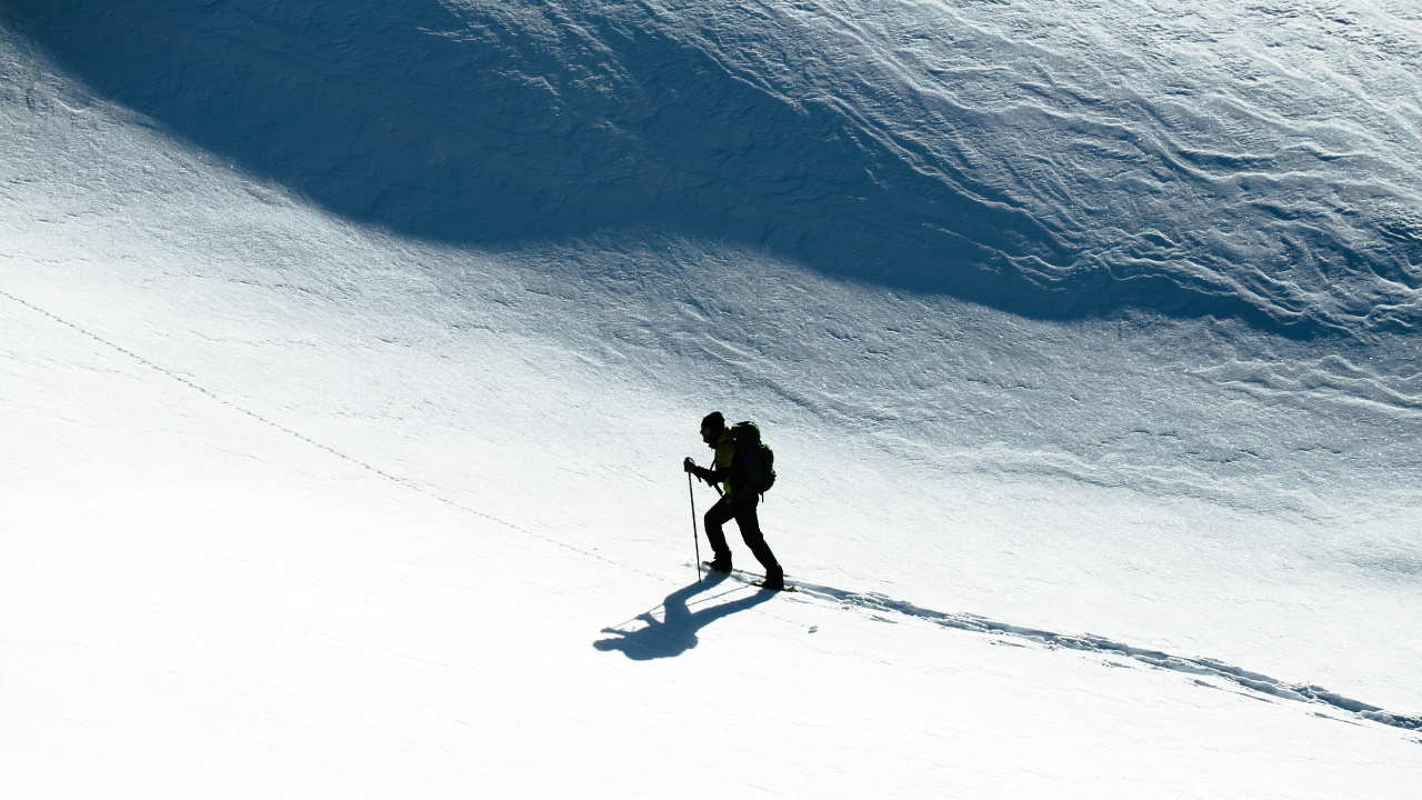 Обои лыжи, снег, отдых, горнолыжный спорт, лыжа в разрешении 1280x720