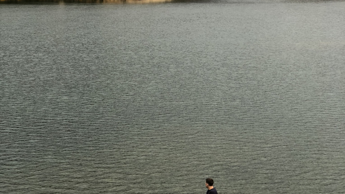 Обои вода, озерный край, горный рельеф, гидроресурсы, нагорье в разрешении 1366x768