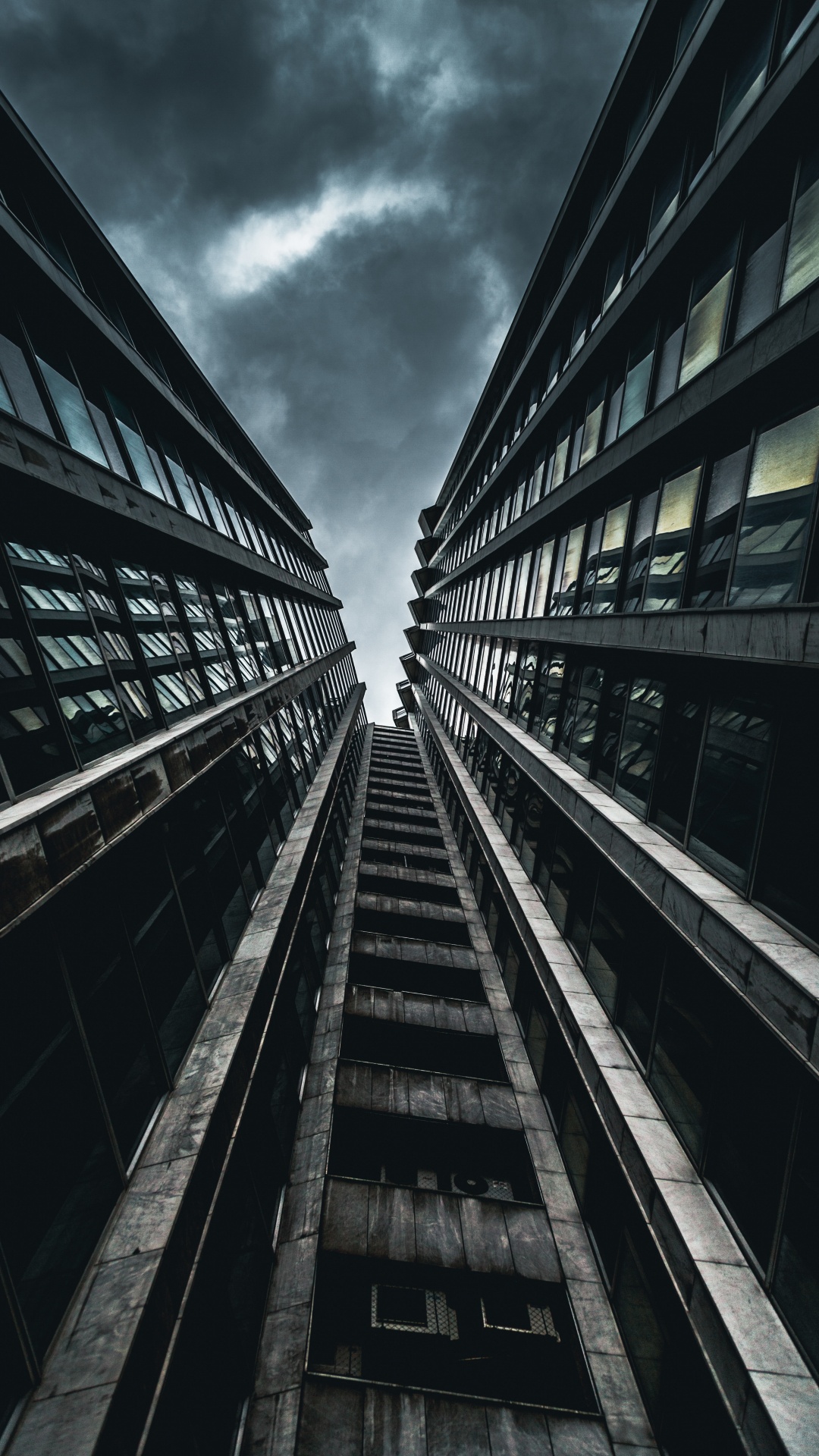 Обои здание, архитектура, черный, белые, монохромный в разрешении 1080x1920