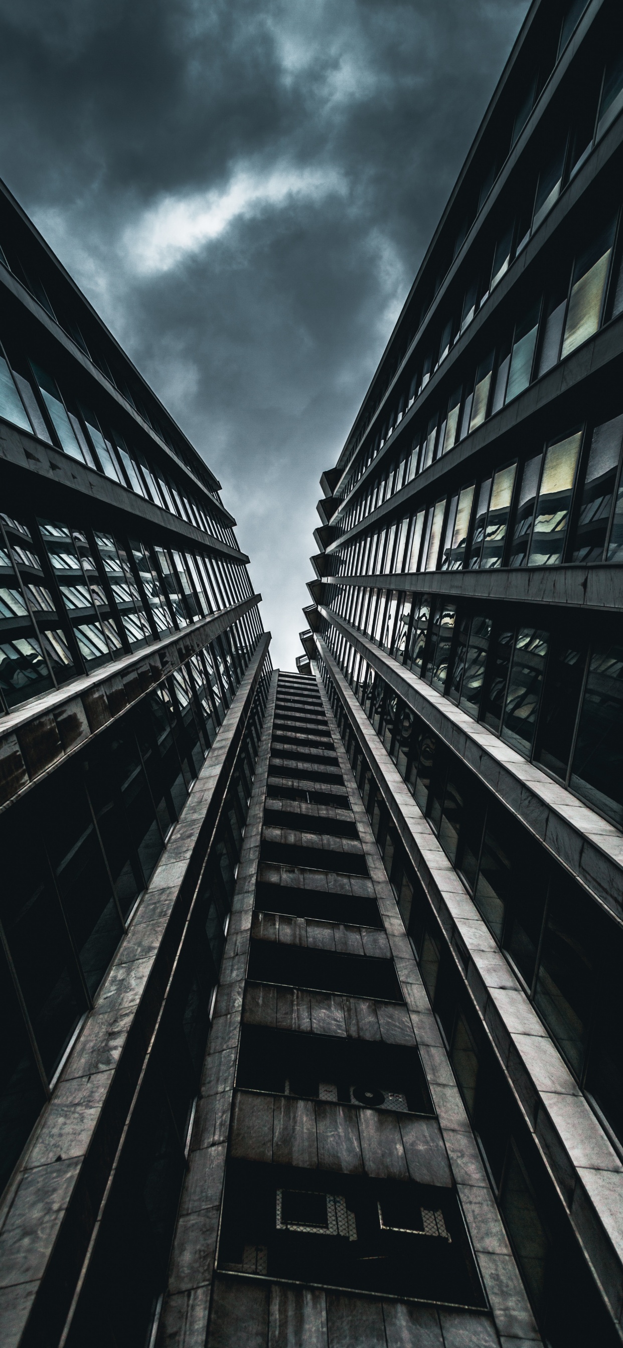 Обои здание, архитектура, черный, белые, монохромный в разрешении 1242x2688