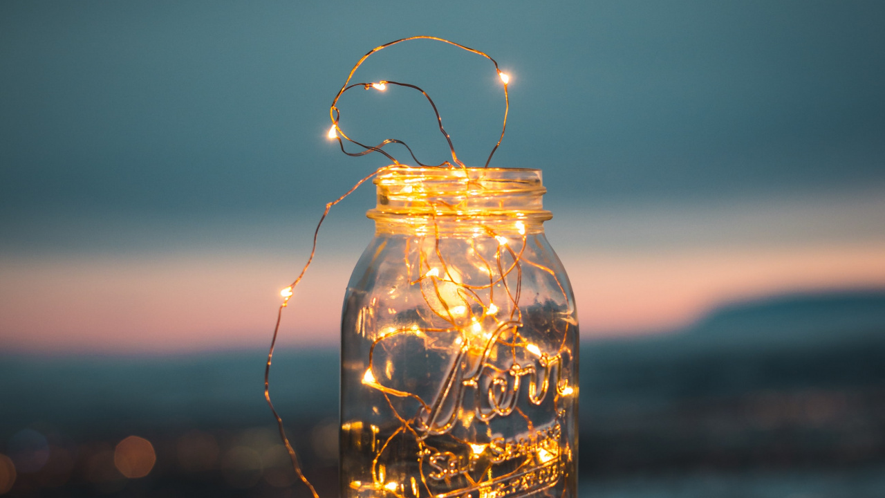 Обои вода, отражение, освещение, бутылка, смартфон в разрешении 1280x720