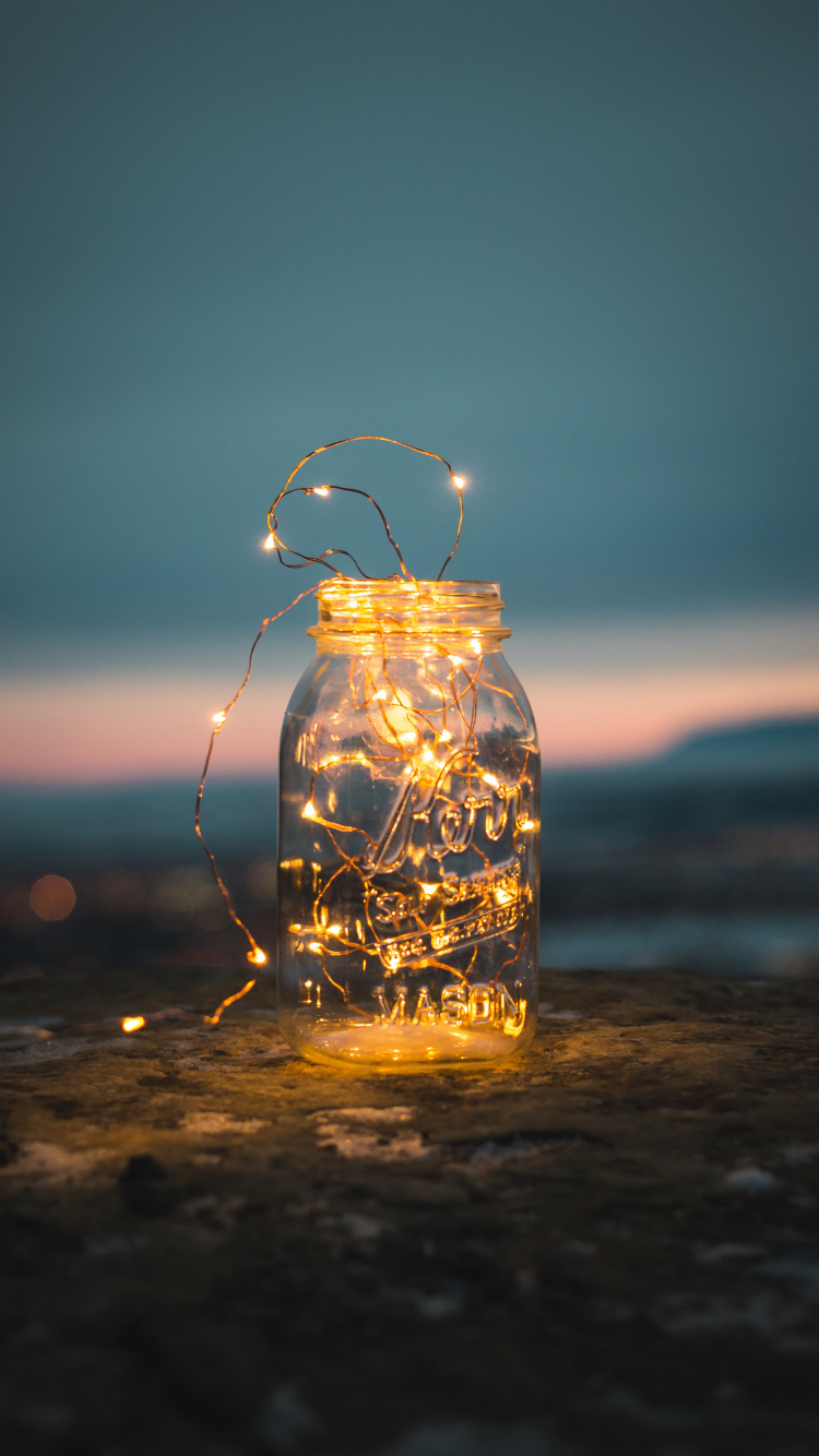 Обои вода, отражение, освещение, бутылка, смартфон в разрешении 750x1334