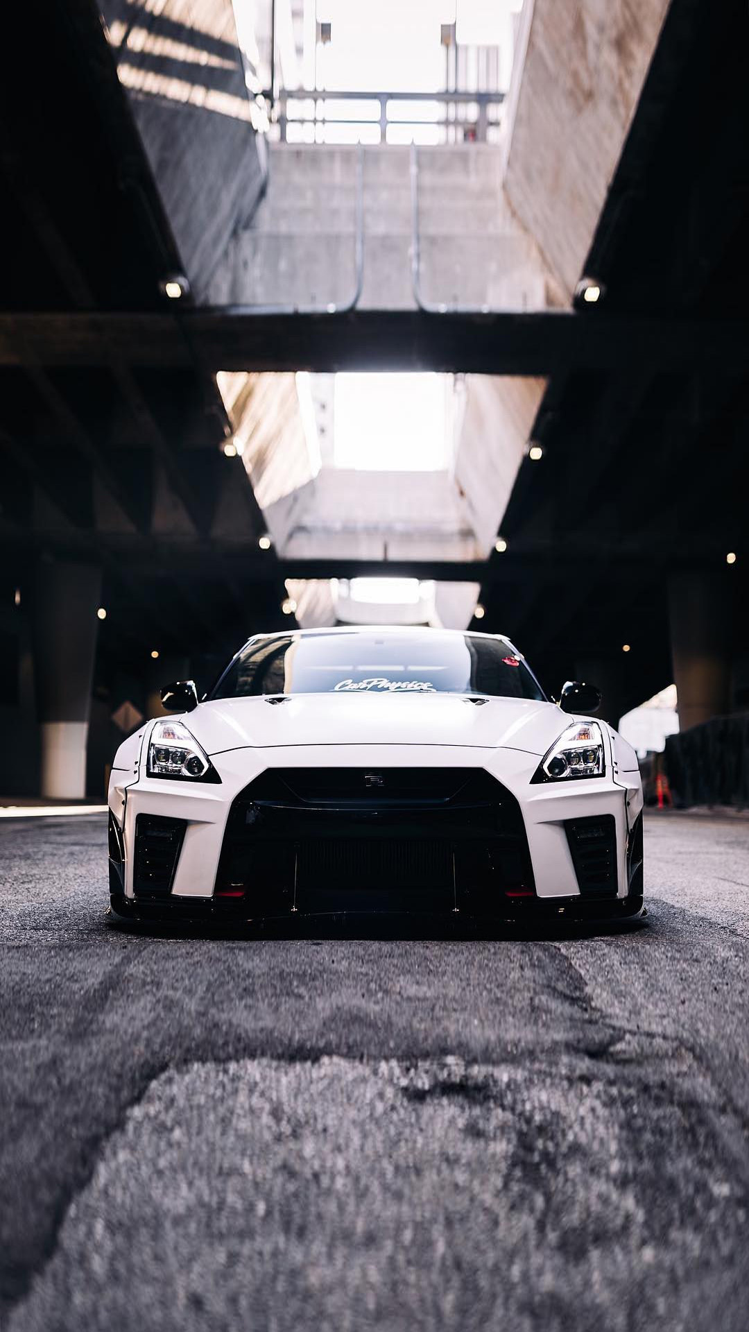 Обои колесо, спорткар, легковые автомобили, автомобильное освещение, капюшон в разрешении 1080x1920