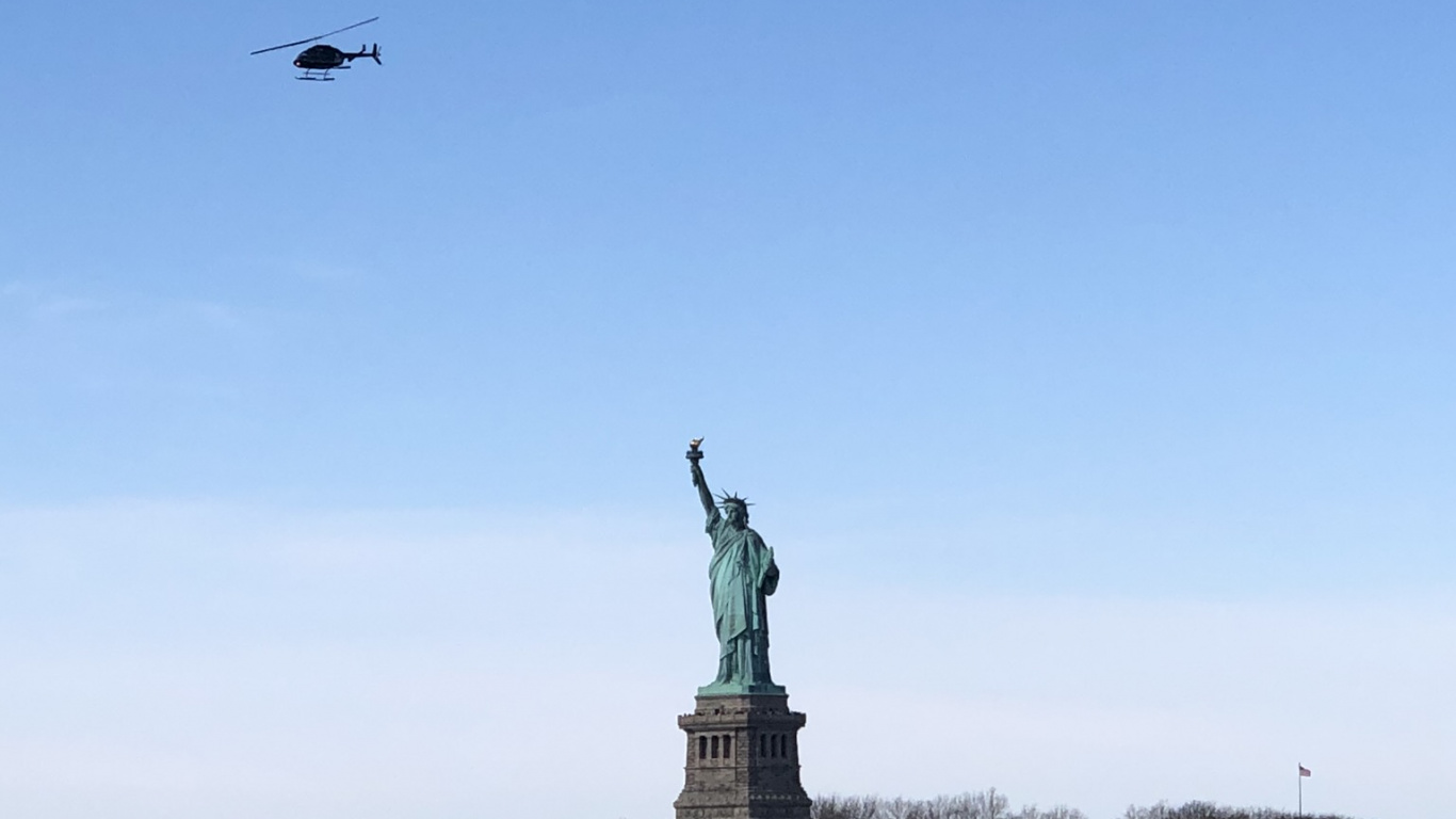 Обои Нью-Йорк, статуя свободы, Статуя Свободы национальный памятник, вода, статуя в разрешении 1366x768