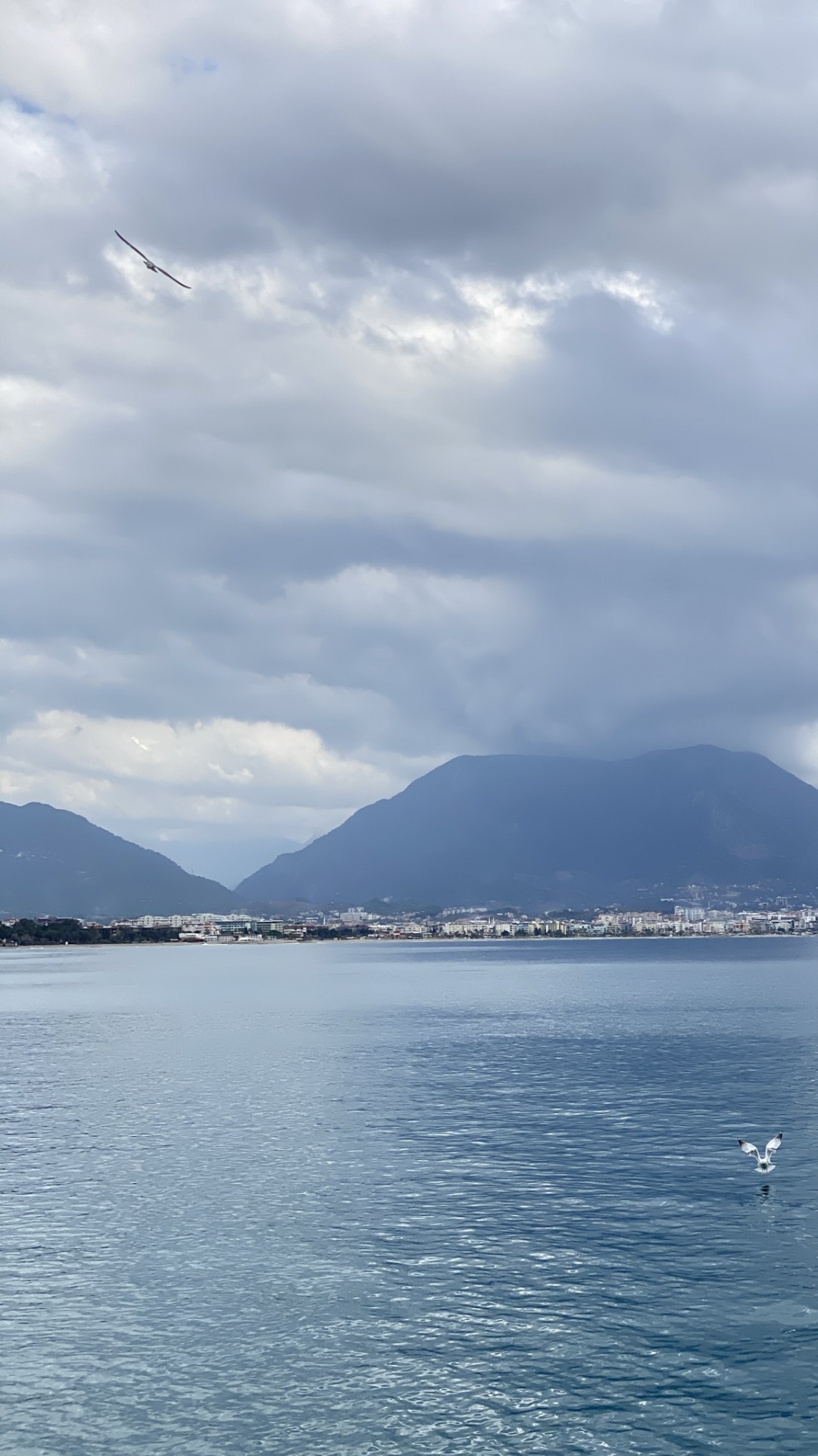 Обои облако, вода, гидроресурсы, атмосфера, гора в разрешении 1080x1920