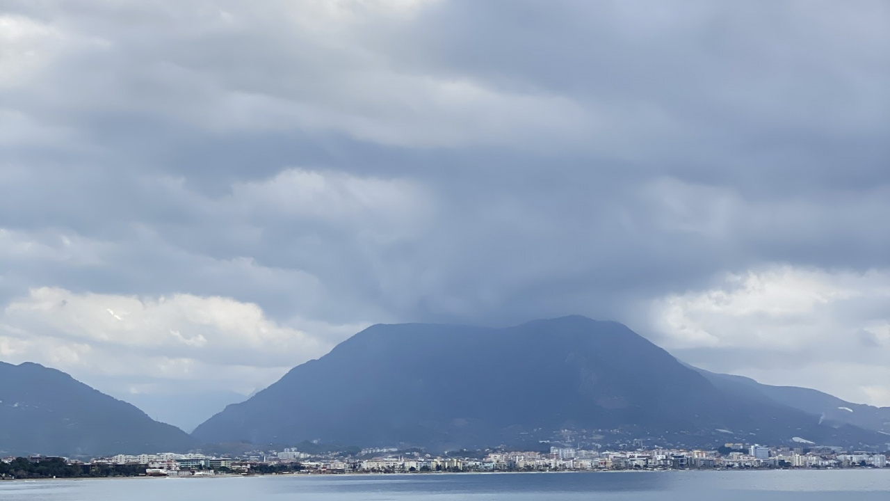 Обои облако, вода, гидроресурсы, атмосфера, гора в разрешении 1280x720