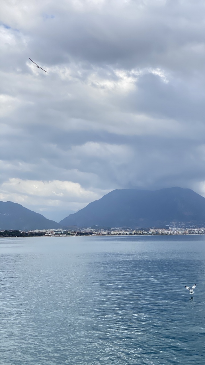 Обои облако, вода, гидроресурсы, атмосфера, гора в разрешении 720x1280