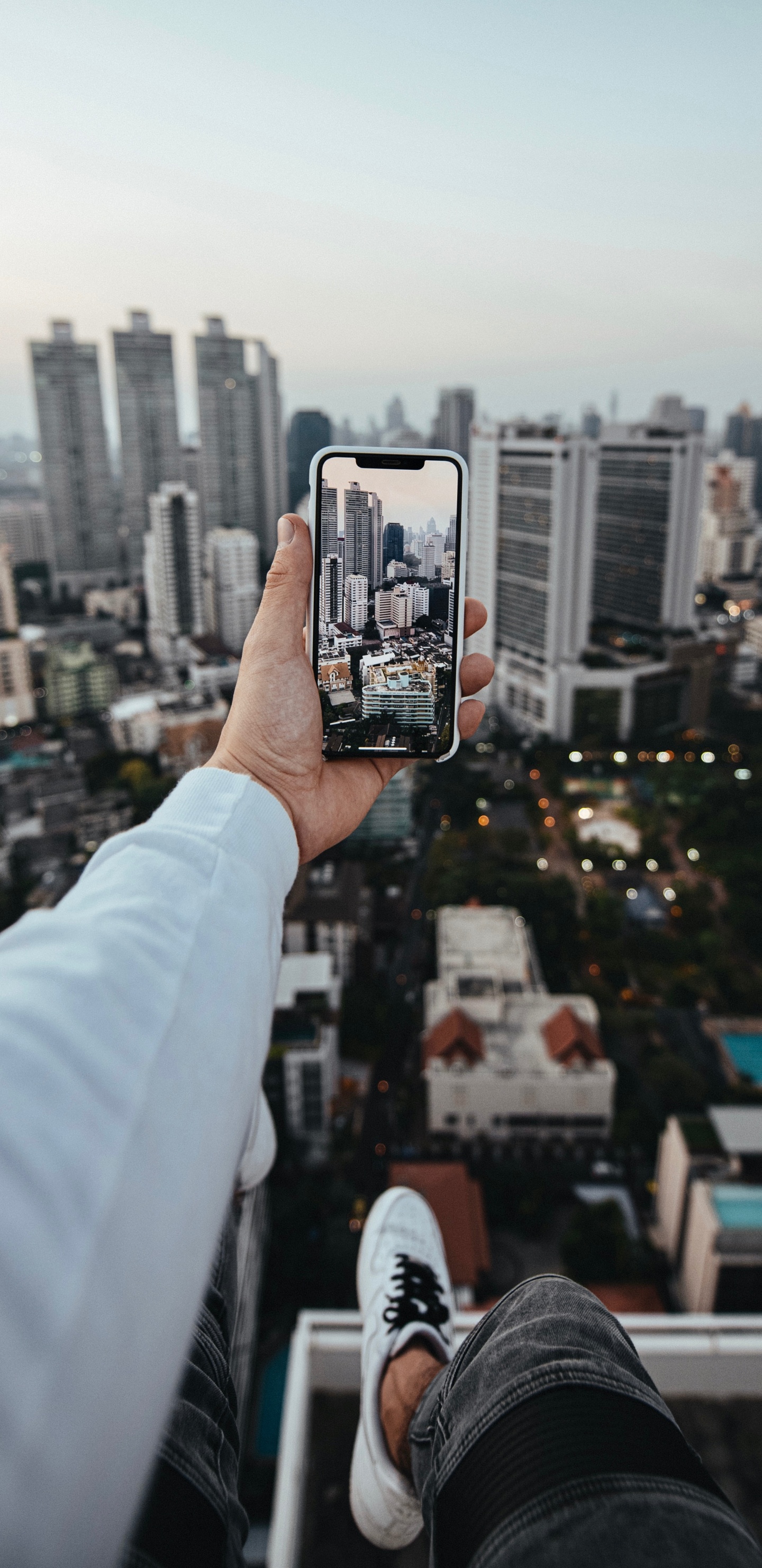 Обои городской район, городской пейзаж, город, метрополия, линия горизонта в разрешении 1440x2960