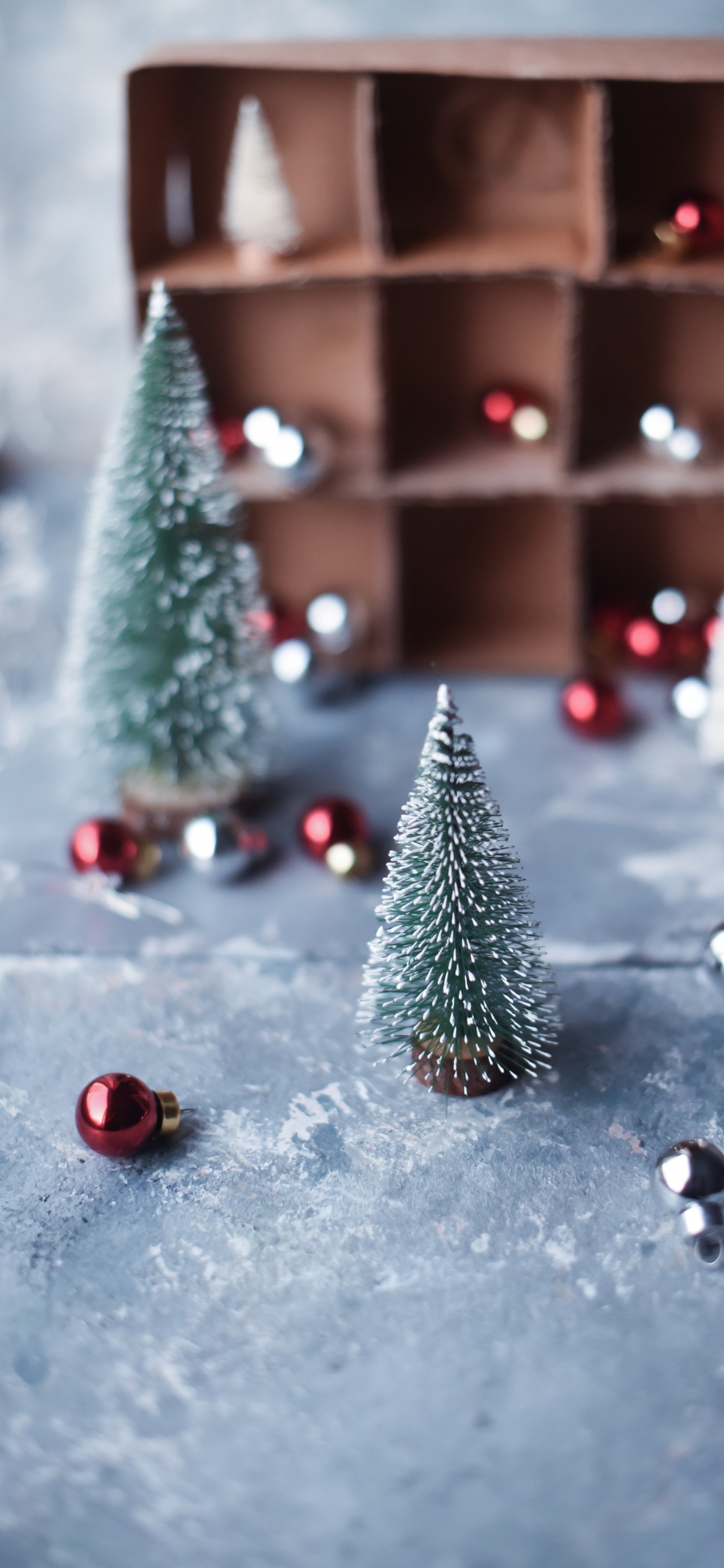 Обои Сочельник, Рождественские украшения, Рождество, елка, дерево в разрешении 1242x2688