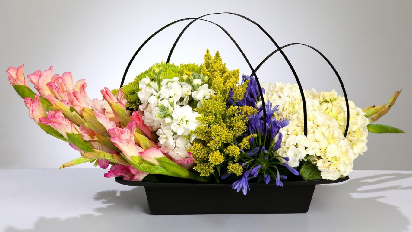 Обои цветочный букет, срезанные цветы, цветковое растение, флористика, флористики в разрешении 1366x768