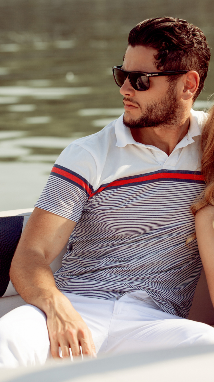 Обои фэшн, забава, сидящий, очки, модель в разрешении 750x1334