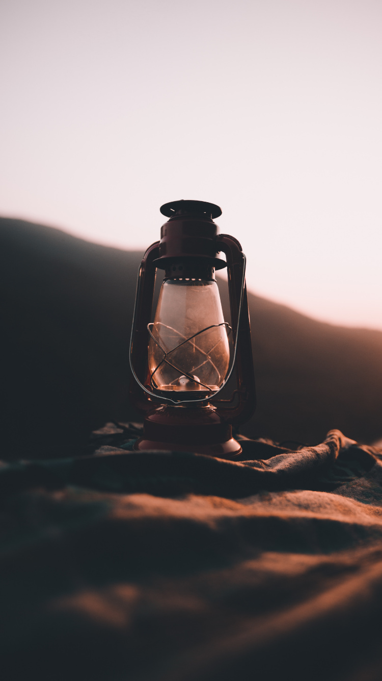 Обои вода, свет, бутылка, молитва, небо в разрешении 750x1334