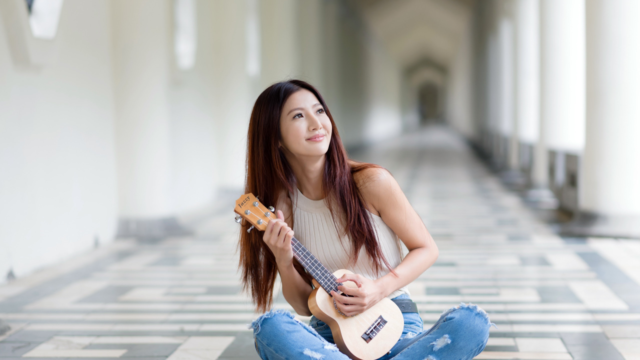 Обои гитара, сидящий, красота, длинные волосы, ударная установка в разрешении 1280x720