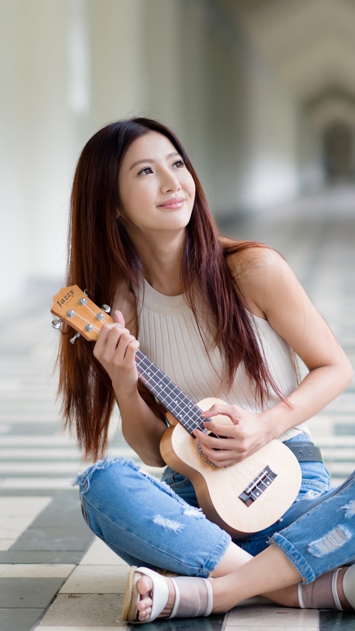 Обои гитара, сидящий, красота, длинные волосы, ударная установка в разрешении 720x1280