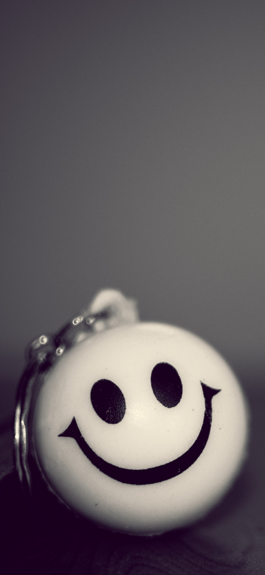 Обои улыбка, улыбчивый, смайлик, черный, мимика в разрешении 1125x2436