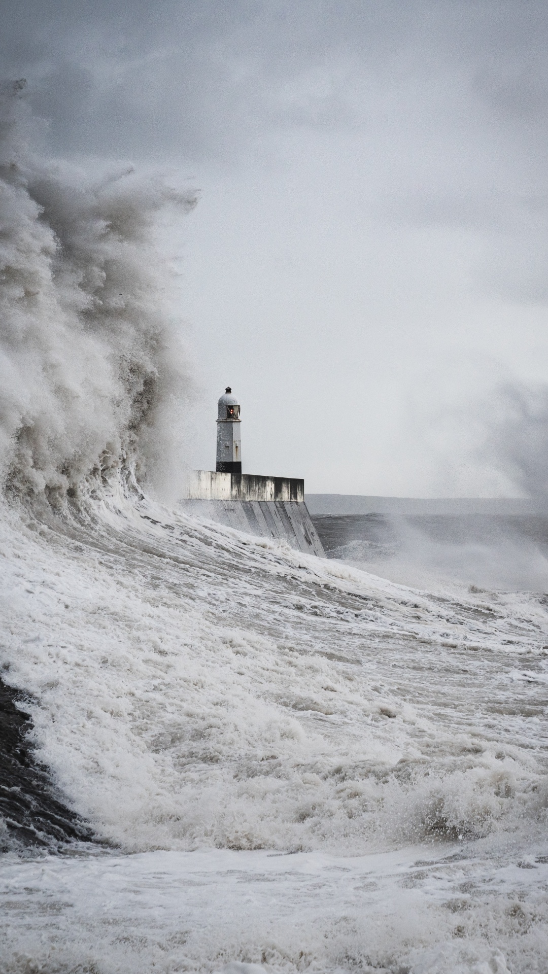 Обои волна, вода, побережье, Сигнальная башня, море в разрешении 1080x1920