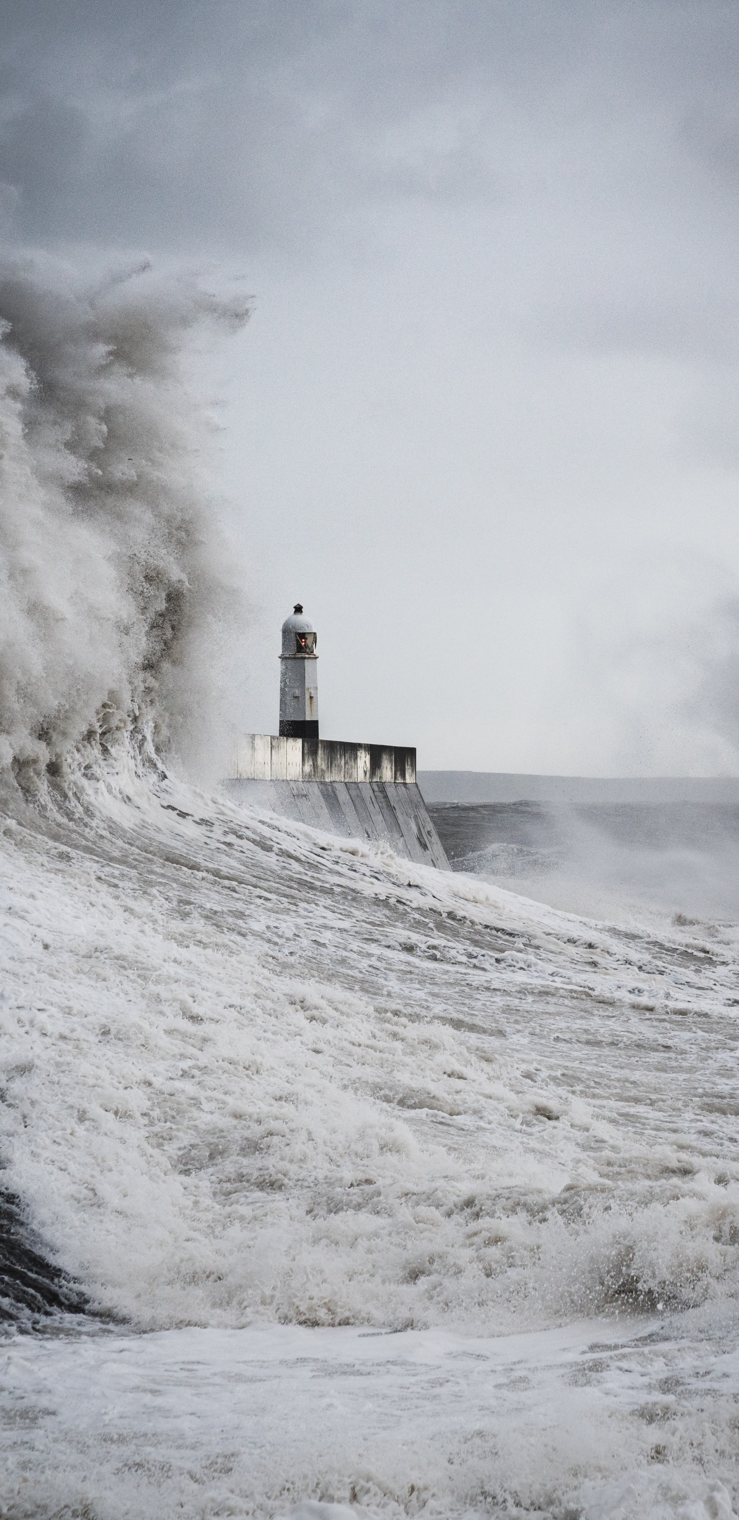 Обои волна, вода, побережье, Сигнальная башня, море в разрешении 1440x2960